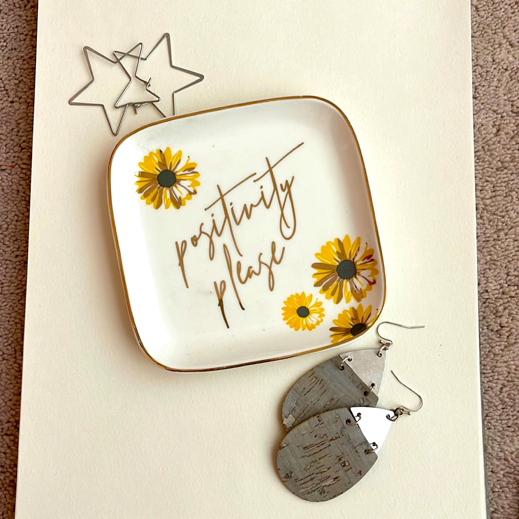 Jewlery Dish And Earrings 10$